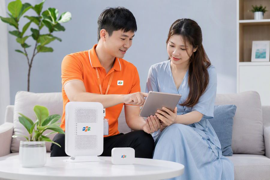 Nhân viên FPT tư vấn gói cước quận 8