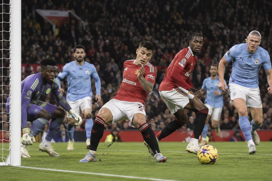 Hàng thủ Man Utd bộc lộ nhiều khoảng trống trước thềm derby Manchester